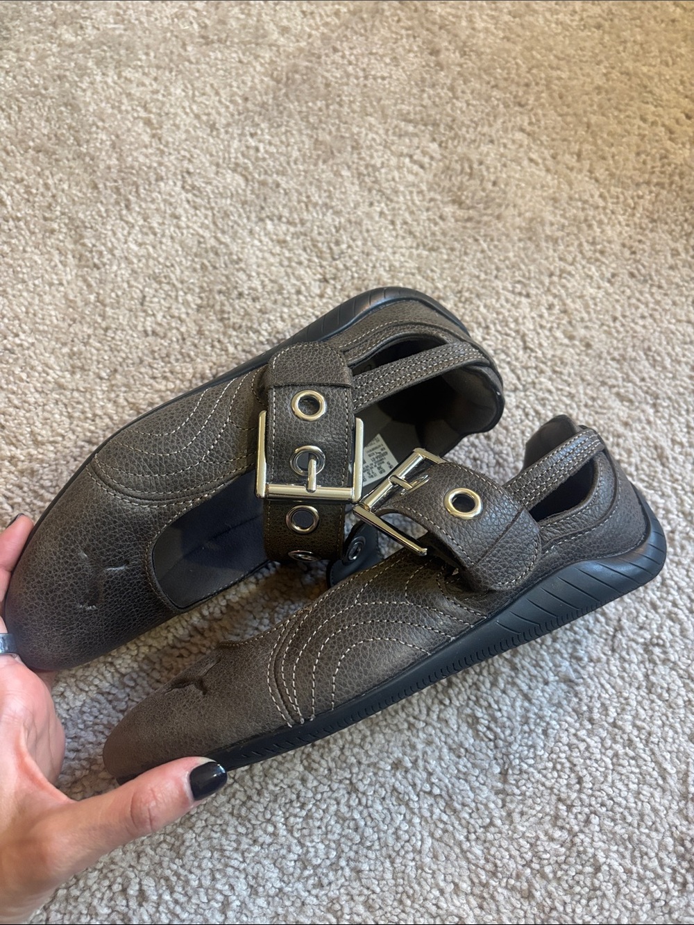 Puma Girls Gray Mary Jane Sneakers with Silver Grommet Strap - Picture 5 of 6